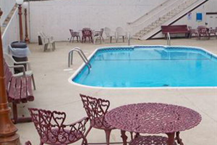 Pool 17 of 21