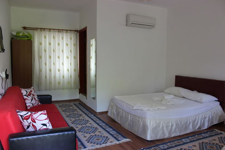 Room 4 of 63