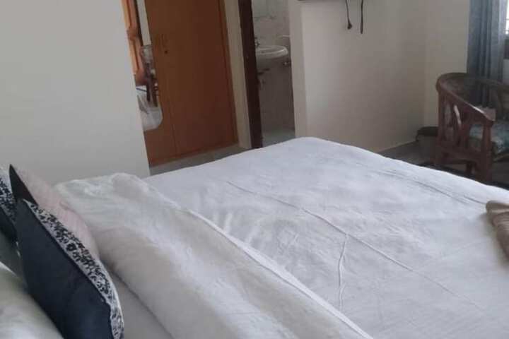 Room 8 of 15