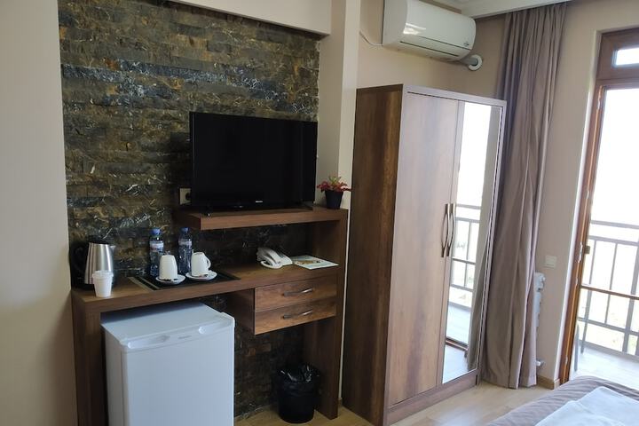 Room 25 of 46