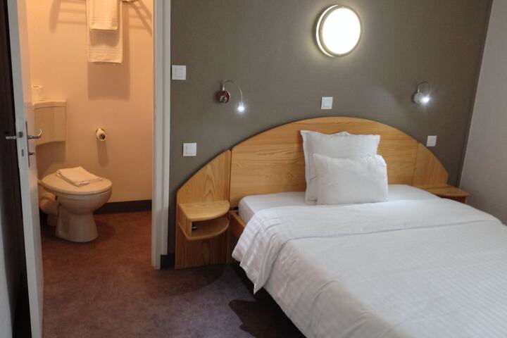 Room 5 of 20