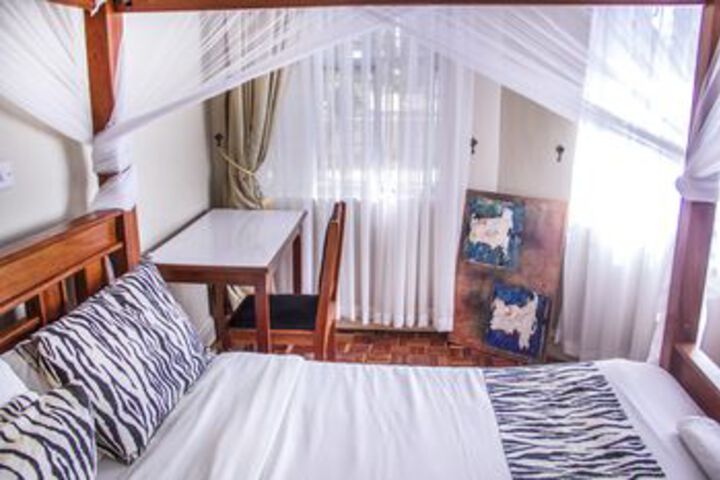 Room 6 of 18