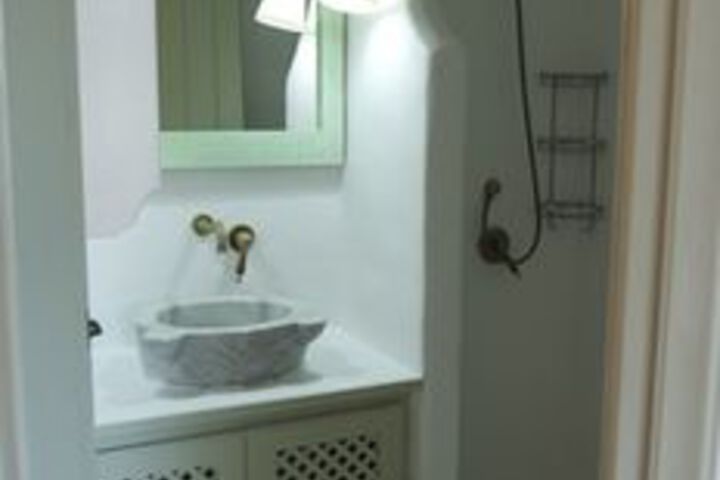 Room 9 of 32