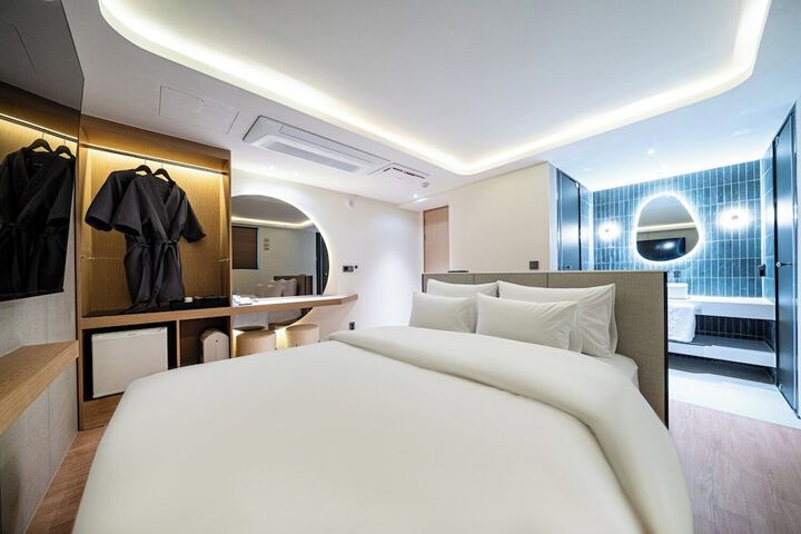 Room 9 of 56