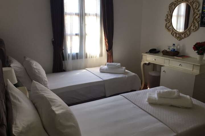 Room 7 of 32