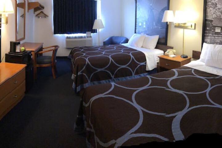 1 Queen Bed (6 of 16)