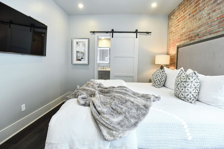 Room 51 of 371