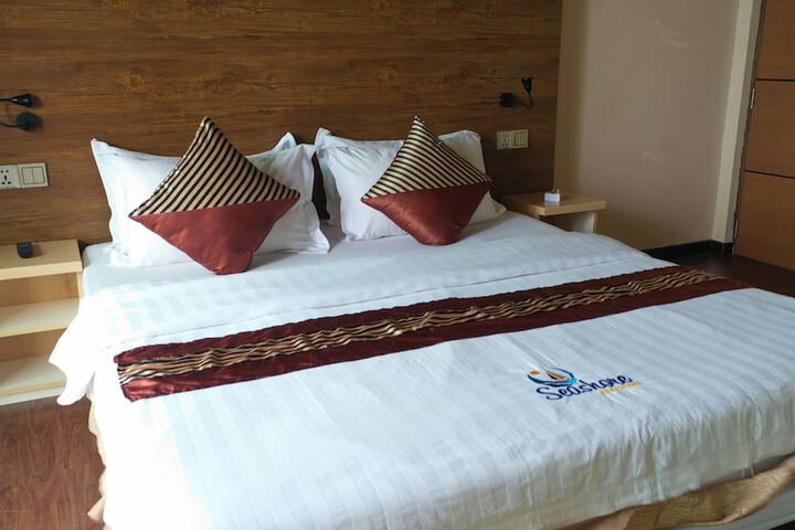 Room 4 of 13