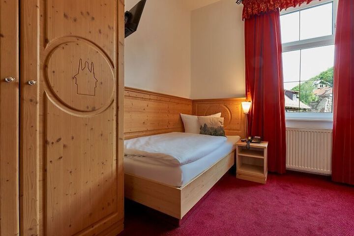 Room 9 of 39