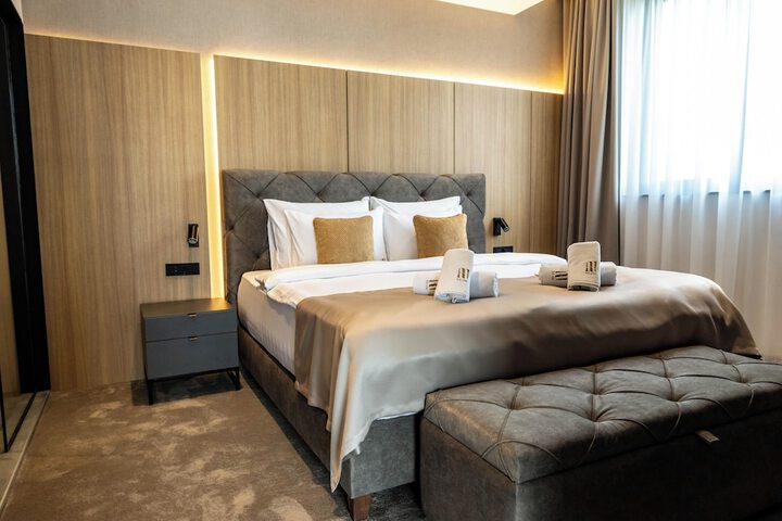 Room 32 of 80
