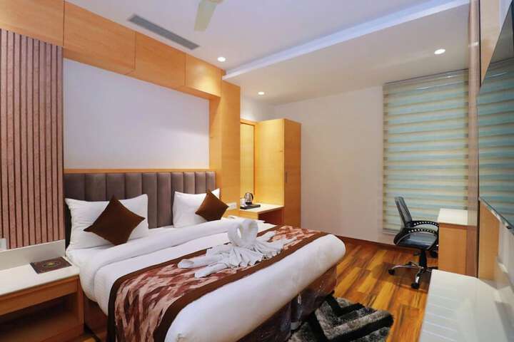 Room 2 of 8