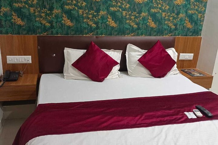 Room 8 of 27