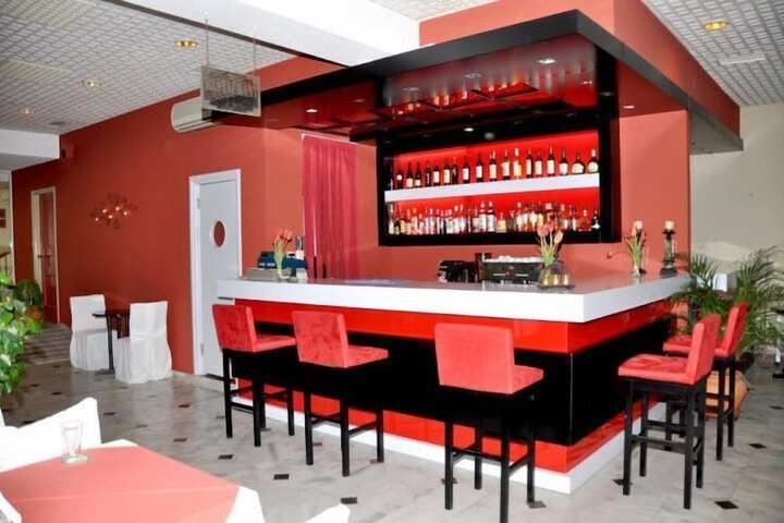 Lounge 21 of 30