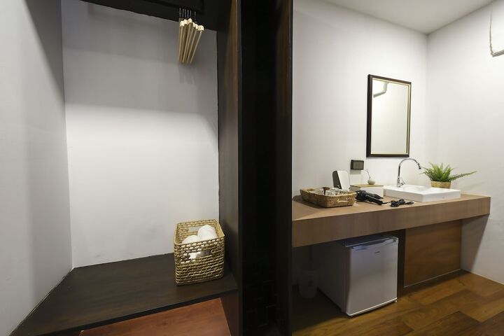 Room 63 of 108