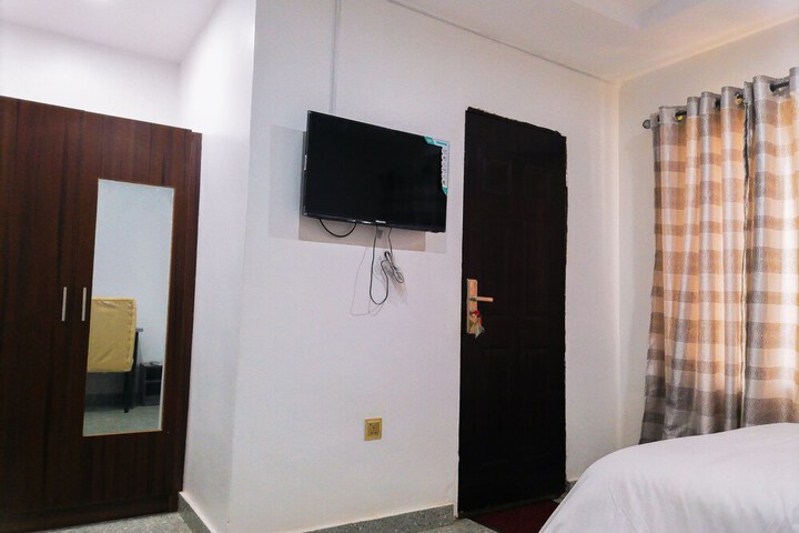 Room 5 of 20