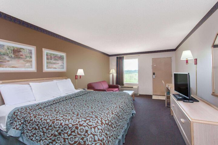 1 King Bed (3 of 5)