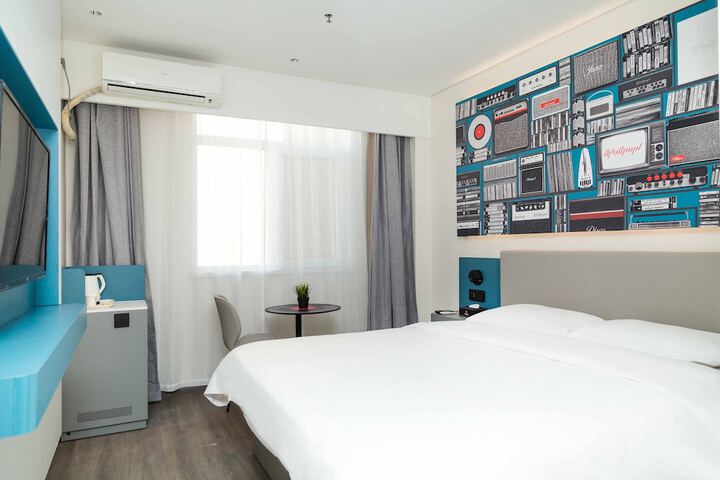Room 8 of 23