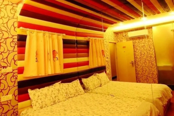 Room 16 of 21