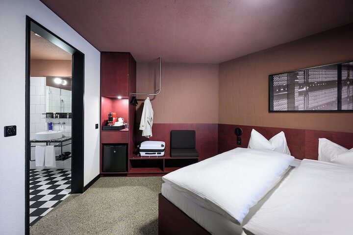 Room 8 of 21