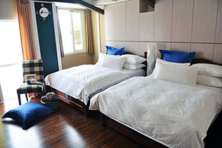 Room 9 of 22