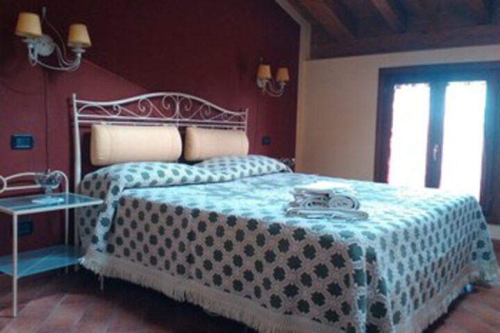 Room 13 of 16