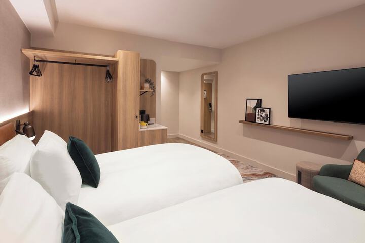 Room 50 of 178
