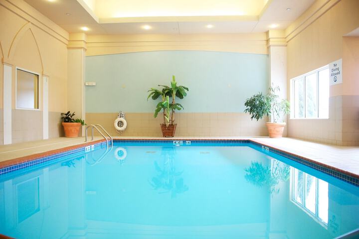 Pool Hotel