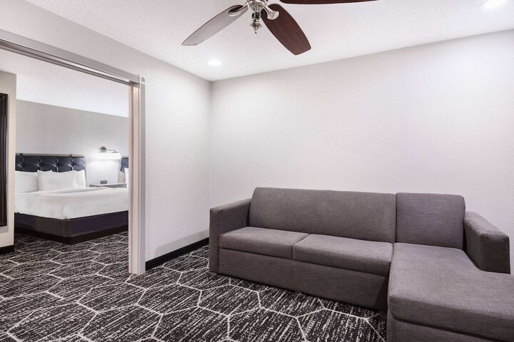 2 Queen Beds Accessible (2 of 11)