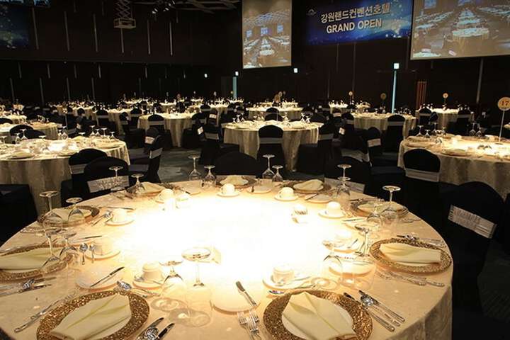 Ballroom/Hall 43 of 54