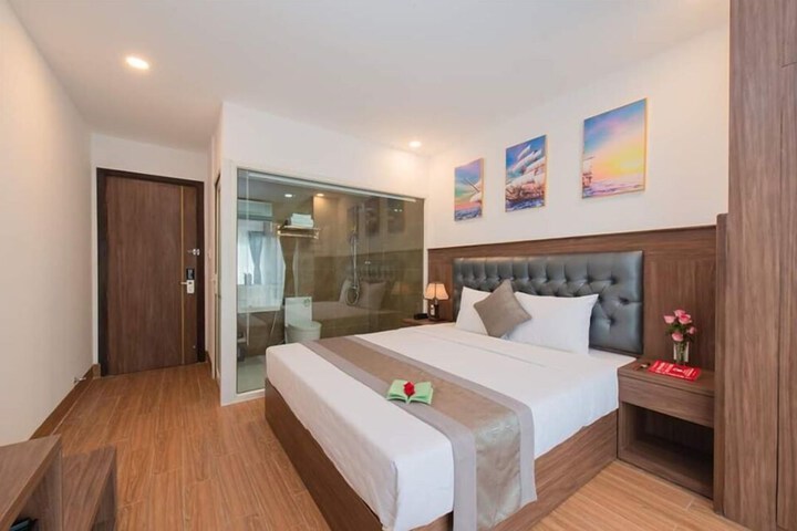 Room 17 of 28