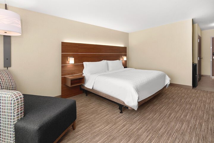 1 King Standard Extra Floor Space (7 of 8)