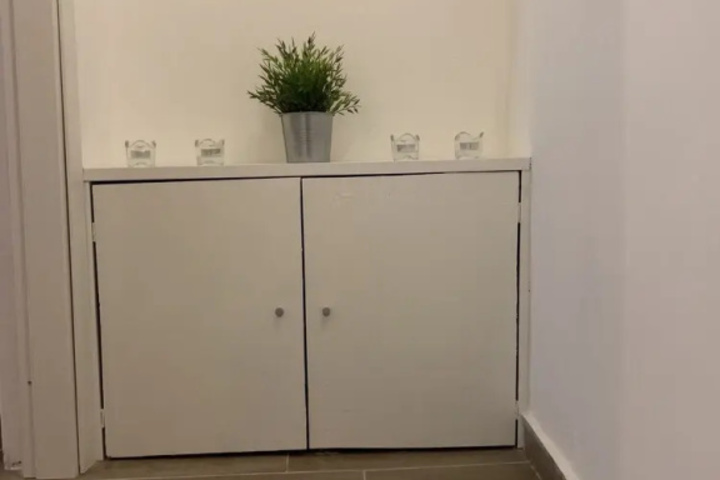 Room 10 of 17