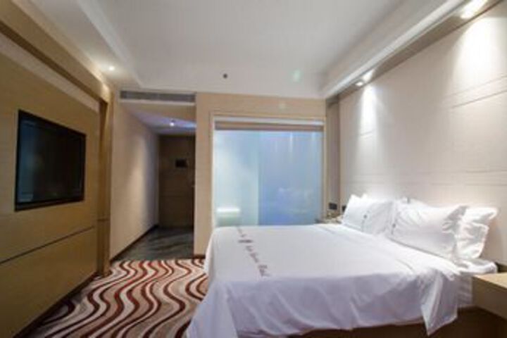 Room 13 of 21