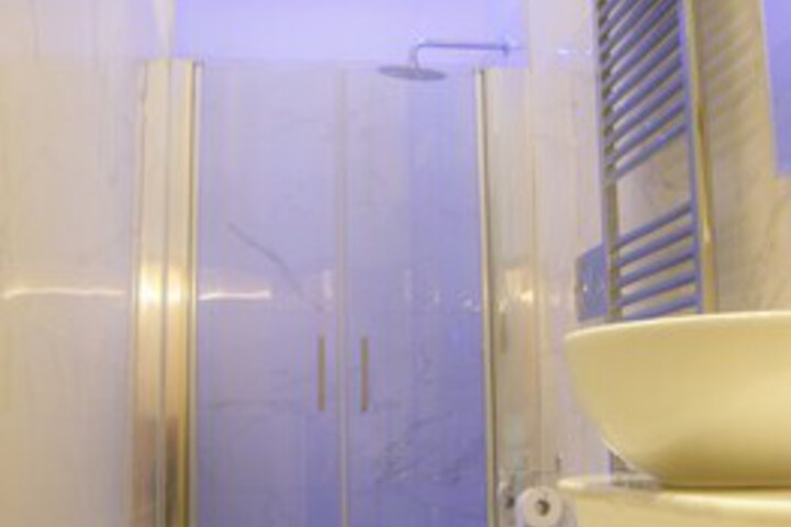 Room 2 of 9