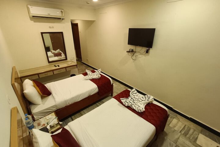 Room 13 of 93