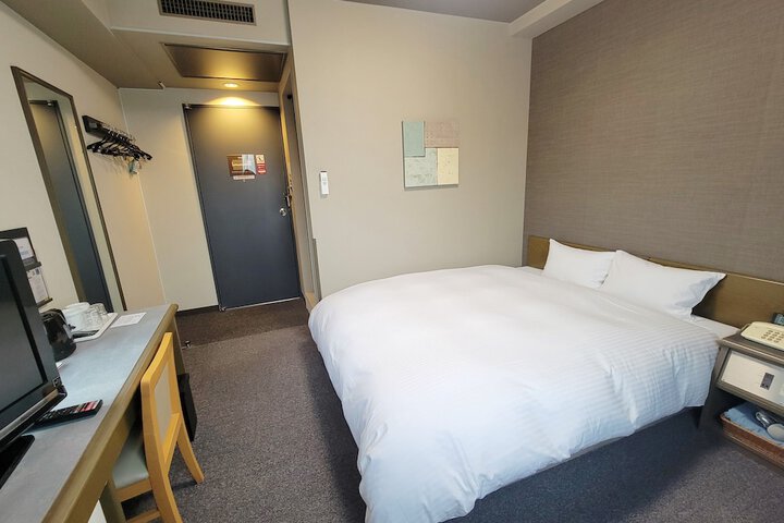Room 13 of 33