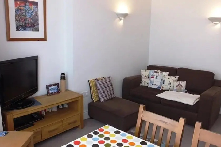 Room 6 of 15