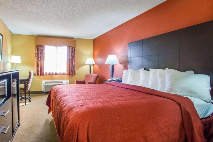 1 King Bed (5 of 9)