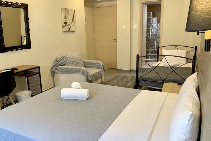Room 33 of 46