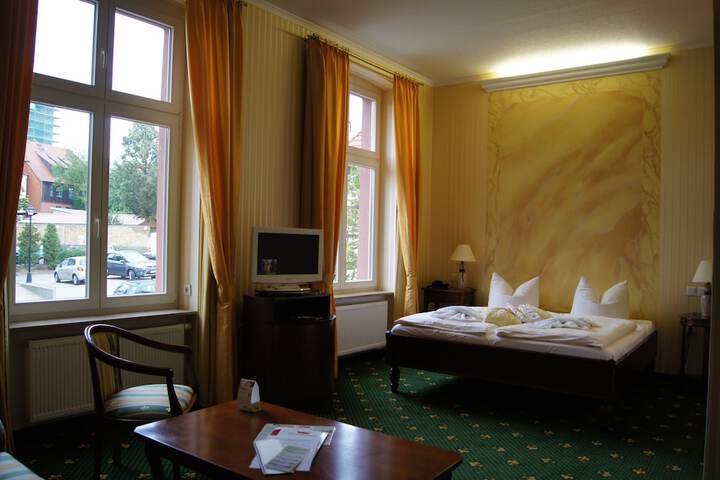 Room 3 of 35