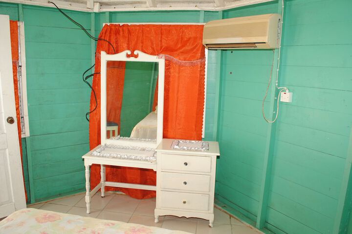 Room 9 of 29