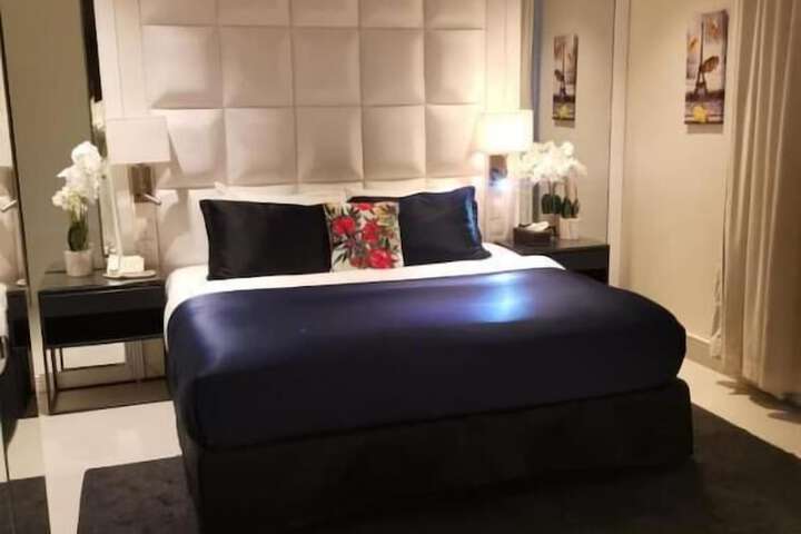 Room 10 of 29