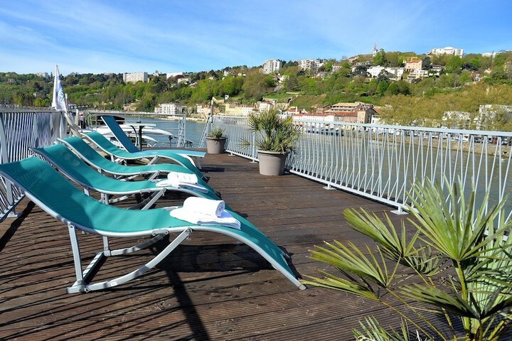 Sundeck 46 of 51