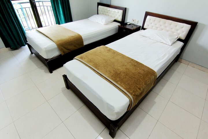 Room 6 of 33