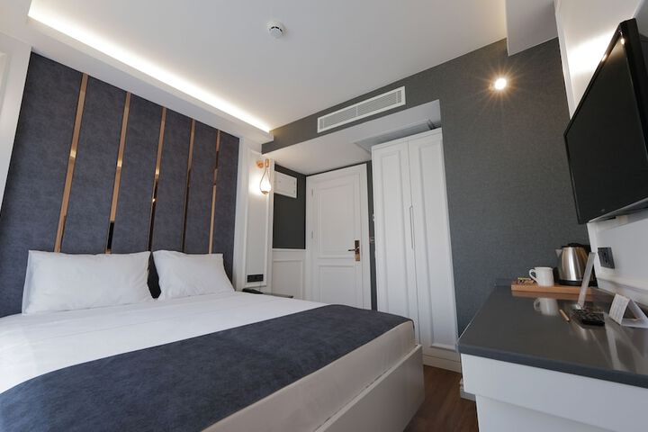 Room 8 of 68