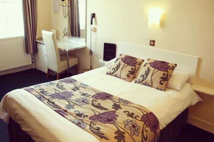 Room 3 of 8