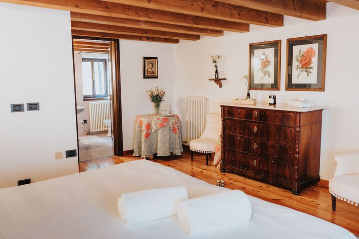 Room 11 of 26