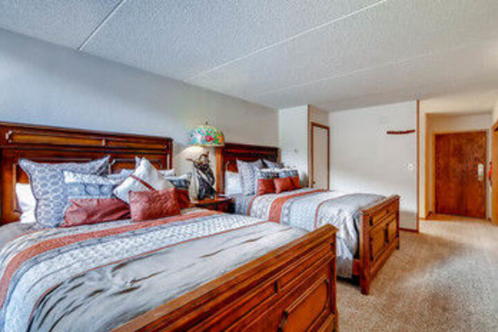 Room 13 of 21