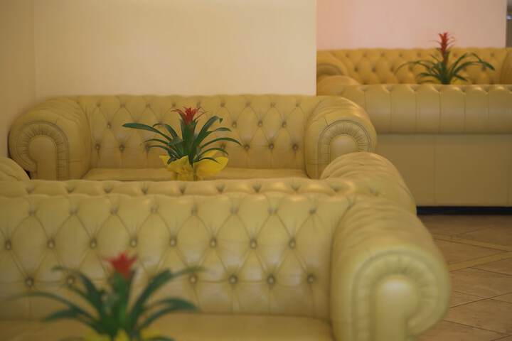 Lounge 28 of 41