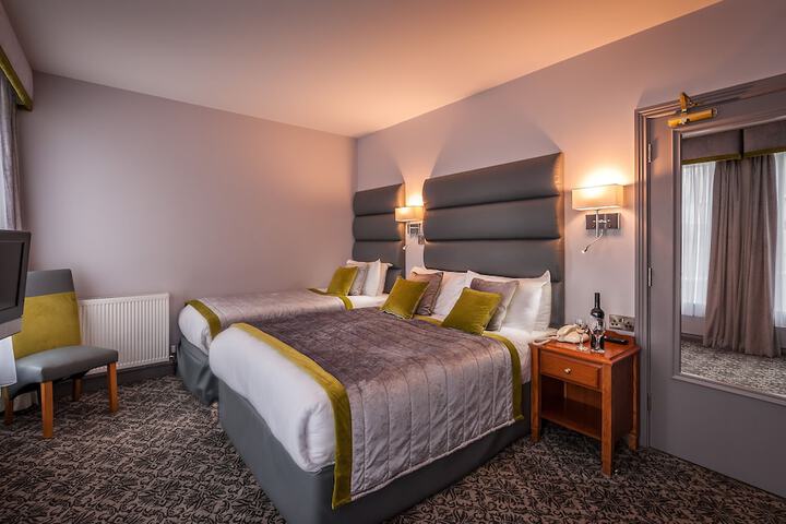 Room 3 of 28